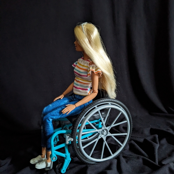 Wheelchair Barbie - Picture 7 of 8